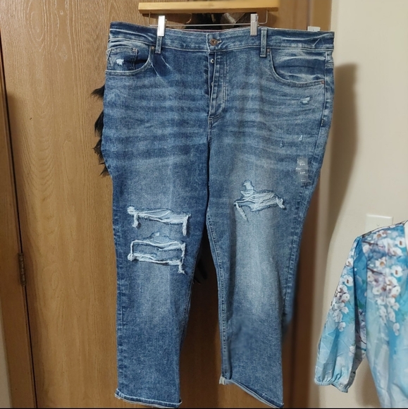 NWT 《 maurices 》 Plus Size Edgely Boyfriend High Rise Ripped Jean 24 Short - Picture 2 of 13